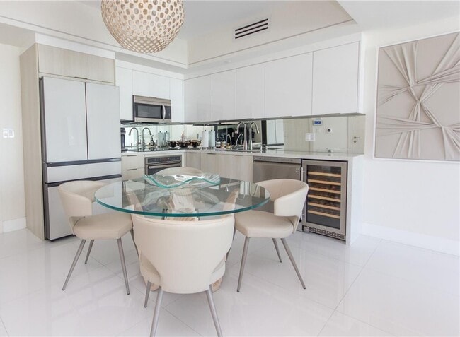 Building Photo - 92 SW 3rd St