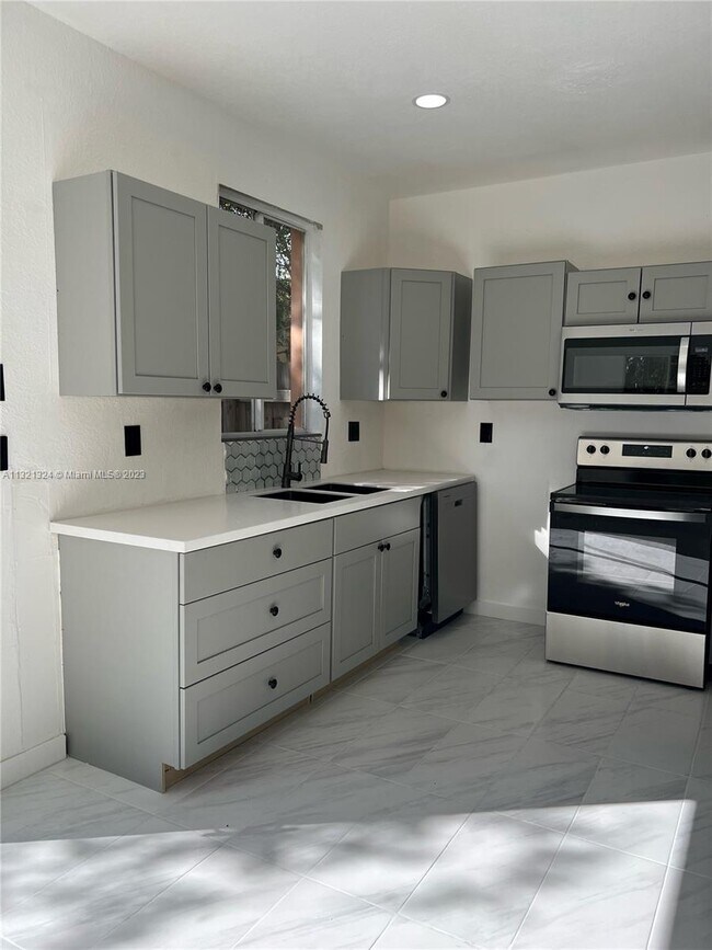 Foto del edificio - 1532 SE 24th Ct