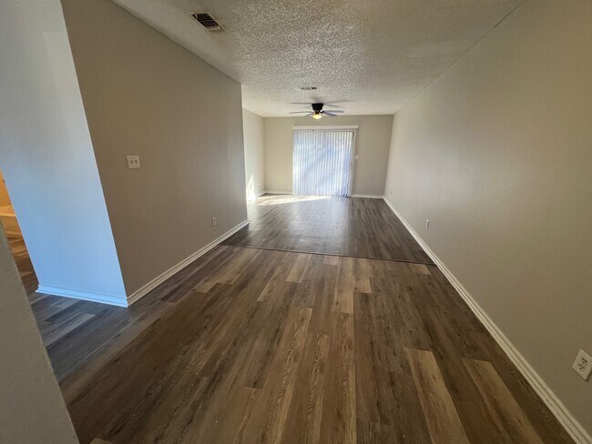 Foto del edificio - 4 Robin Dr