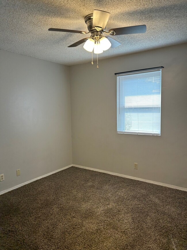 Building Photo - 220 Brooke Lynn Dr
