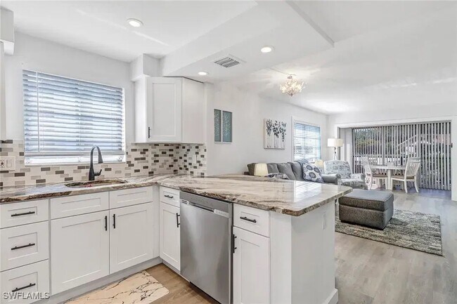 Cocina y sala de estar - 5 High Point Cir W