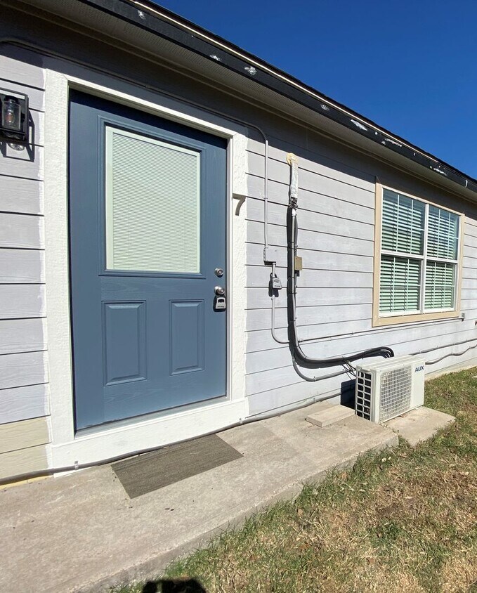 1520 D St, Floresville, TX 78114 House Rental in Floresville, TX