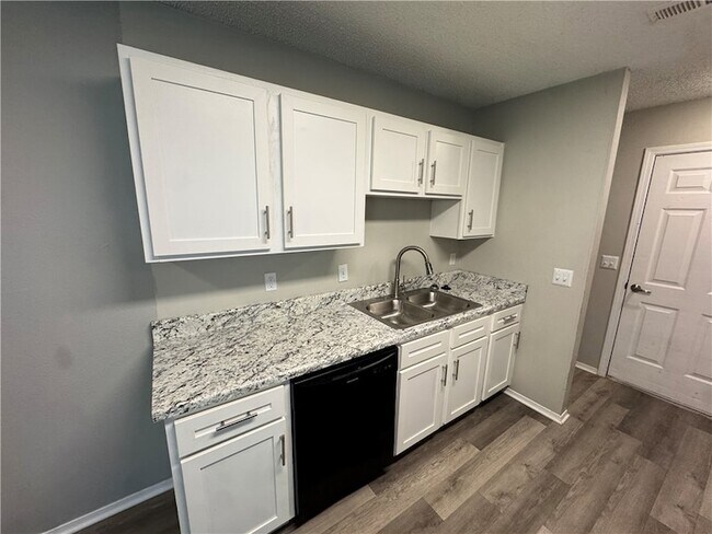 Foto del edificio - 1374 N Chickadee Ave