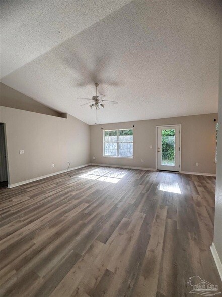Foto del edificio - 4778 Spencer Oaks Blvd