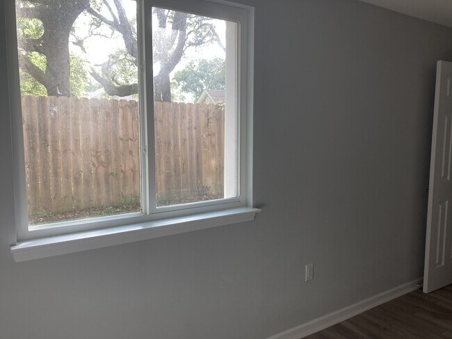 Building Photo - 719 Cypress Dr