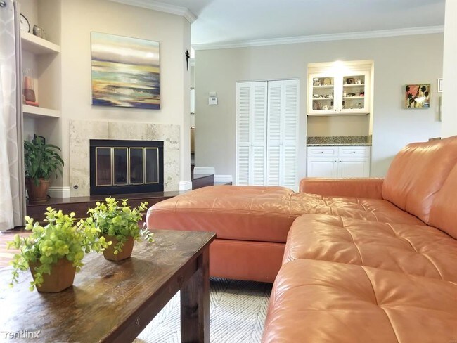Building Photo - 3 br, 2.5 bath Condo - 228 Monterey Rd Apt E