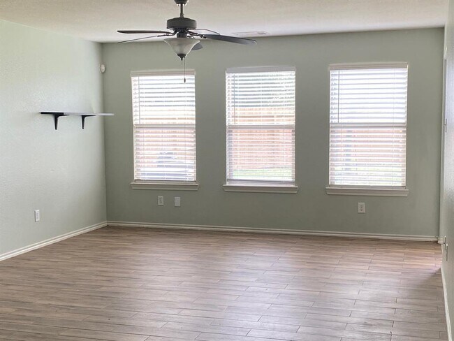 Foto del edificio - 1426 Joy Oaks Ln