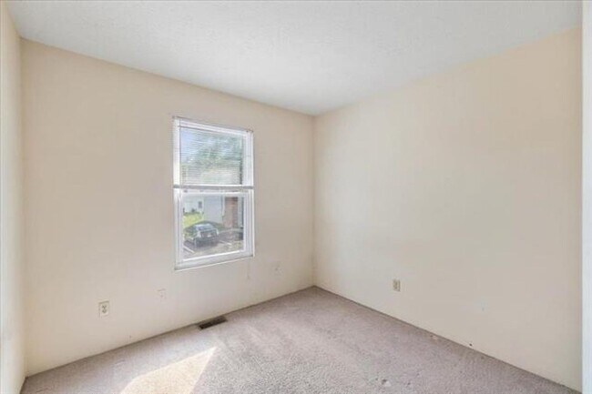 Foto del edificio - 4 Bed/2.5 Bath Townhome Near VT