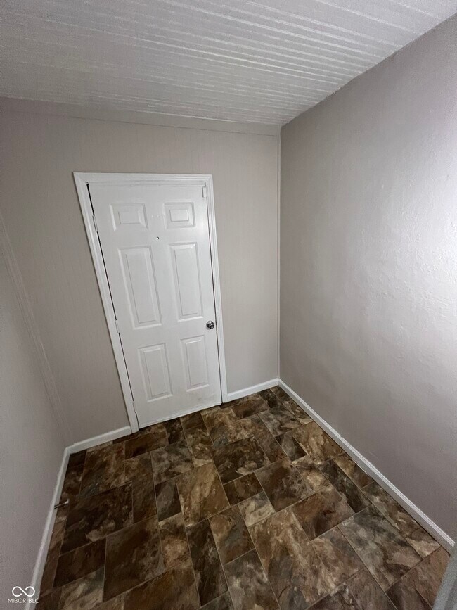 Foto del edificio - 3249 N Kenwood Ave