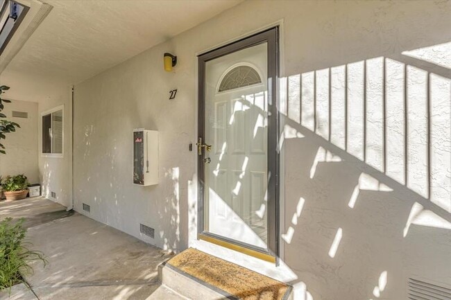 Building Photo - 14225 Lora Dr