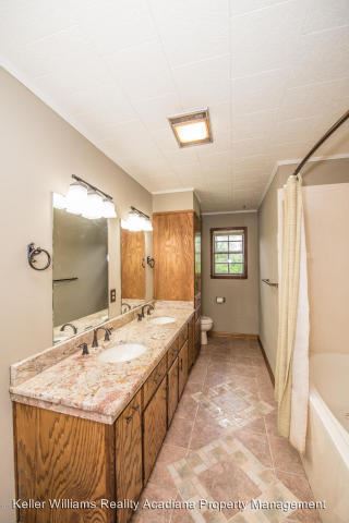 Building Photo - 1060 Debra Dr