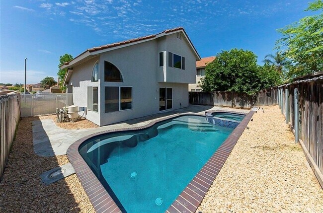 Foto del edificio - 7915 Townsend Dr