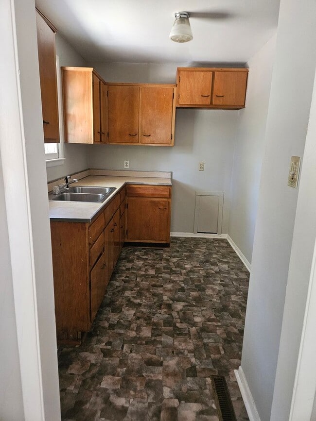Building Photo - 307 Quail Dr