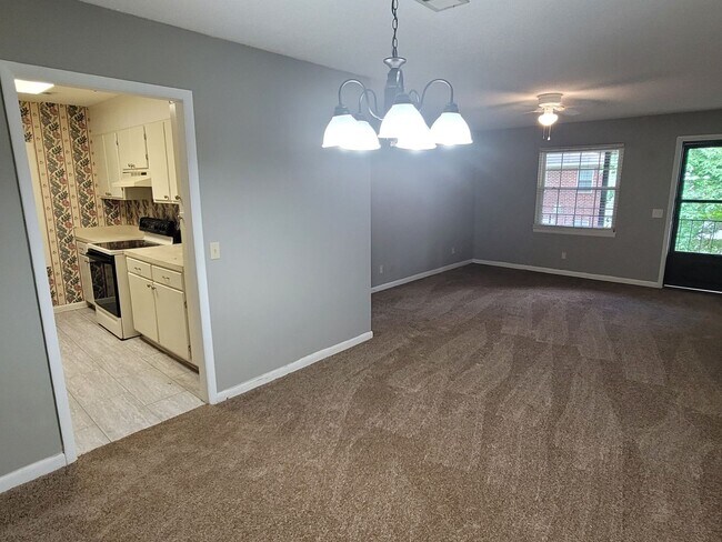 Building Photo - 1704 Ashford Ln