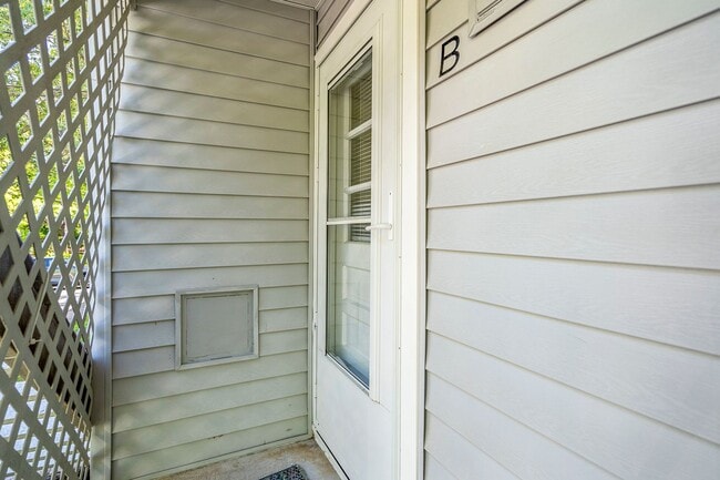 Building Photo - GREAT CONDO IN RALEIGH!