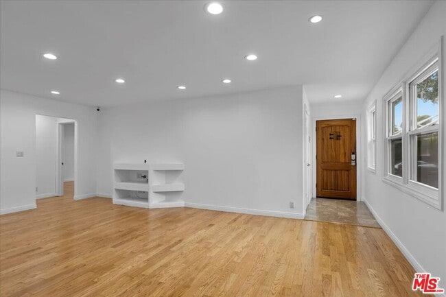 Building Photo - 5852 Burnet Ave