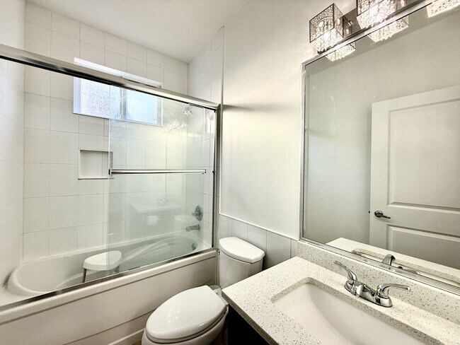 Photo du bâtiment - 13275-13290 90 Ave