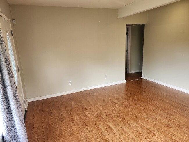 Foto del edificio - 1324 W Central Ave