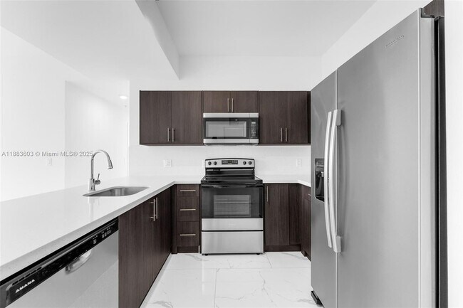 Foto del edificio - 1 Curtiss Pkwy