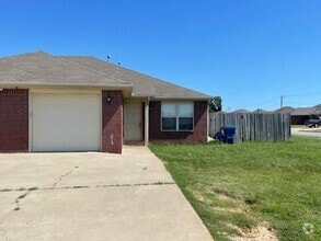 Building Photo - 427 E Marietta Ct