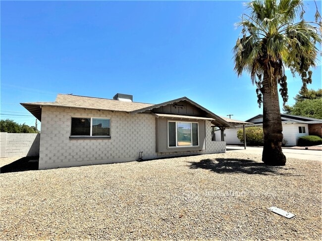Building Photo - 8708 E Palm Ln