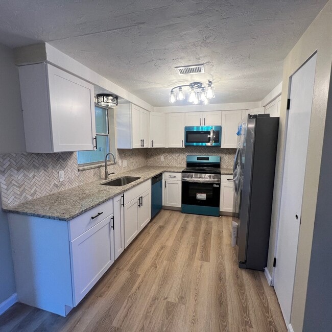 Building Photo - 7456 Cass Cir