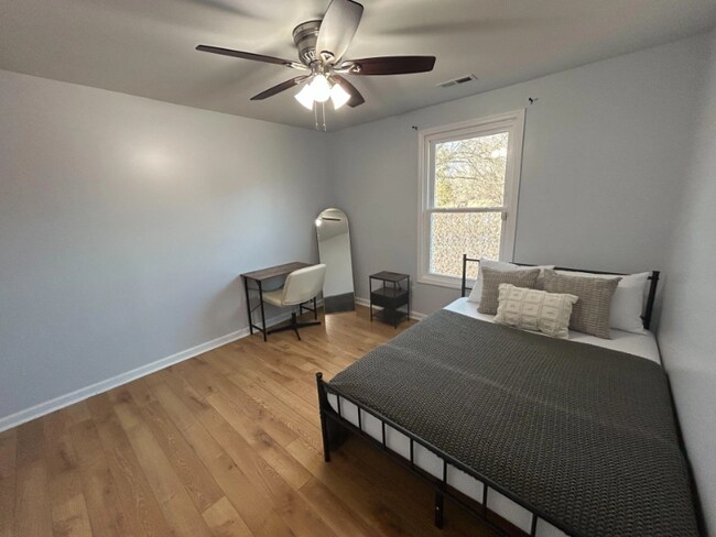 Foto del edificio - 900 Newcombe Rd