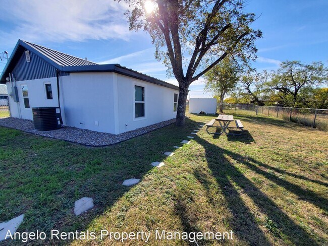 Building Photo - 3 br, 1 bath House - 1125 N. Pope St.