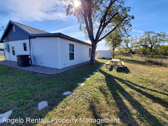 Foto del edificio - 3 br, 1 bath House - 1125 N. Pope St.