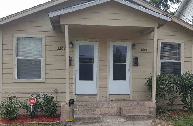 Entrada1 - 3204 Napoleon St