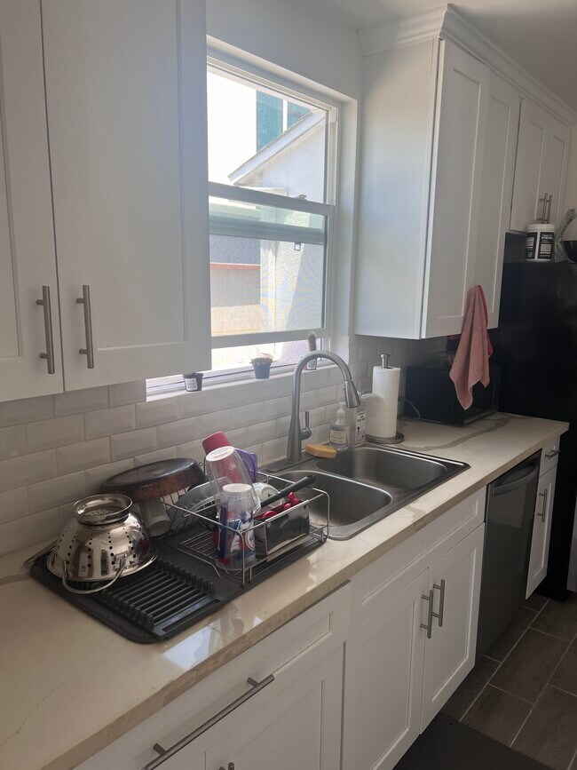 Foto del edificio - 2944 Kelton Ave