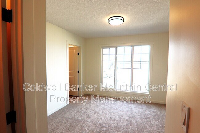 Photo du bâtiment - 22825-22884 84 Ave NW