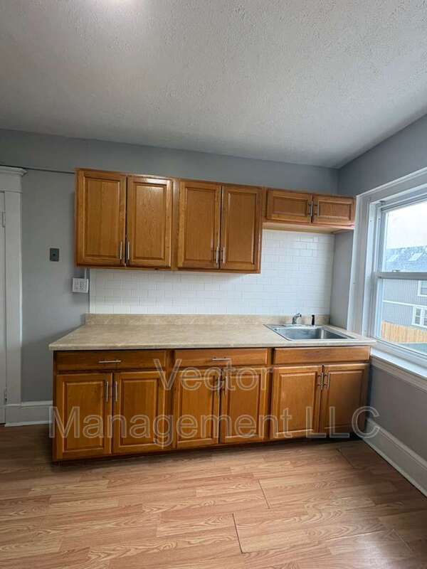 Building Photo - 173 Elm St