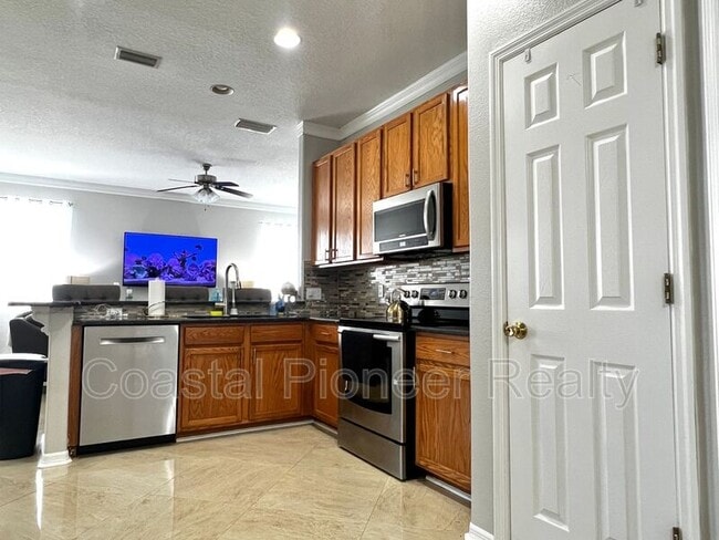Building Photo - 8848 Cameron Crest Dr