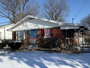 Building Photo - 1108 Waggoner Ave