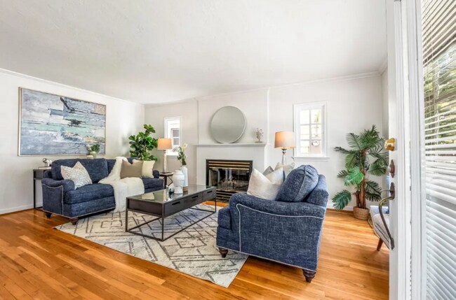 Foto del edificio - Spacious Two-Bedroom Home Available