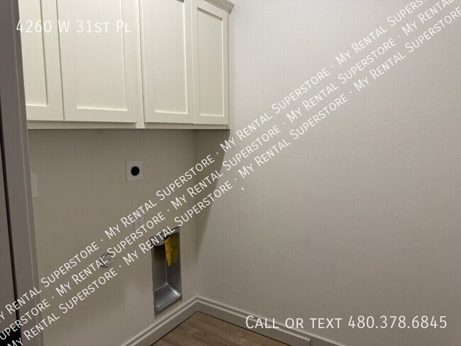 Building Photo - 4260 W 31st Pl