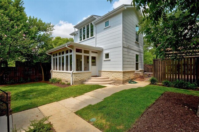 Foto del edificio - 4518 Red River St