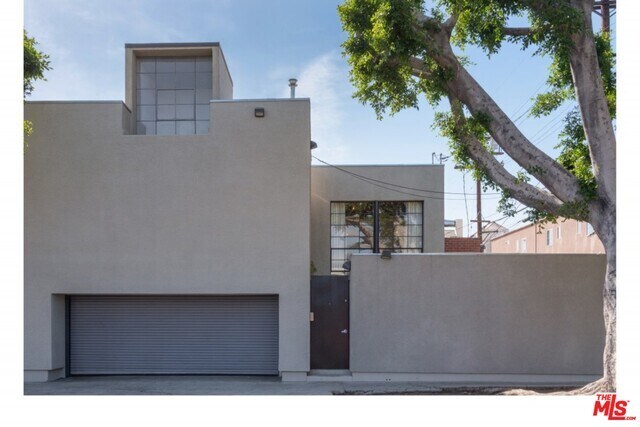 Primary Photo - 7001 Melrose Ave