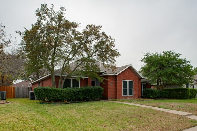 Building Photo - 2154 Mcintosh Dr