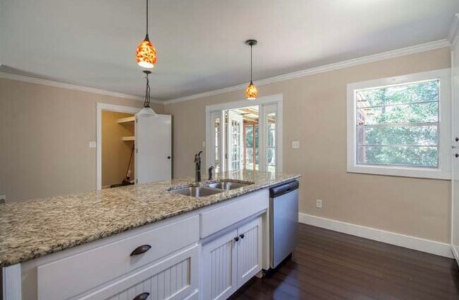 Foto del edificio - 1136 Carissa Dr