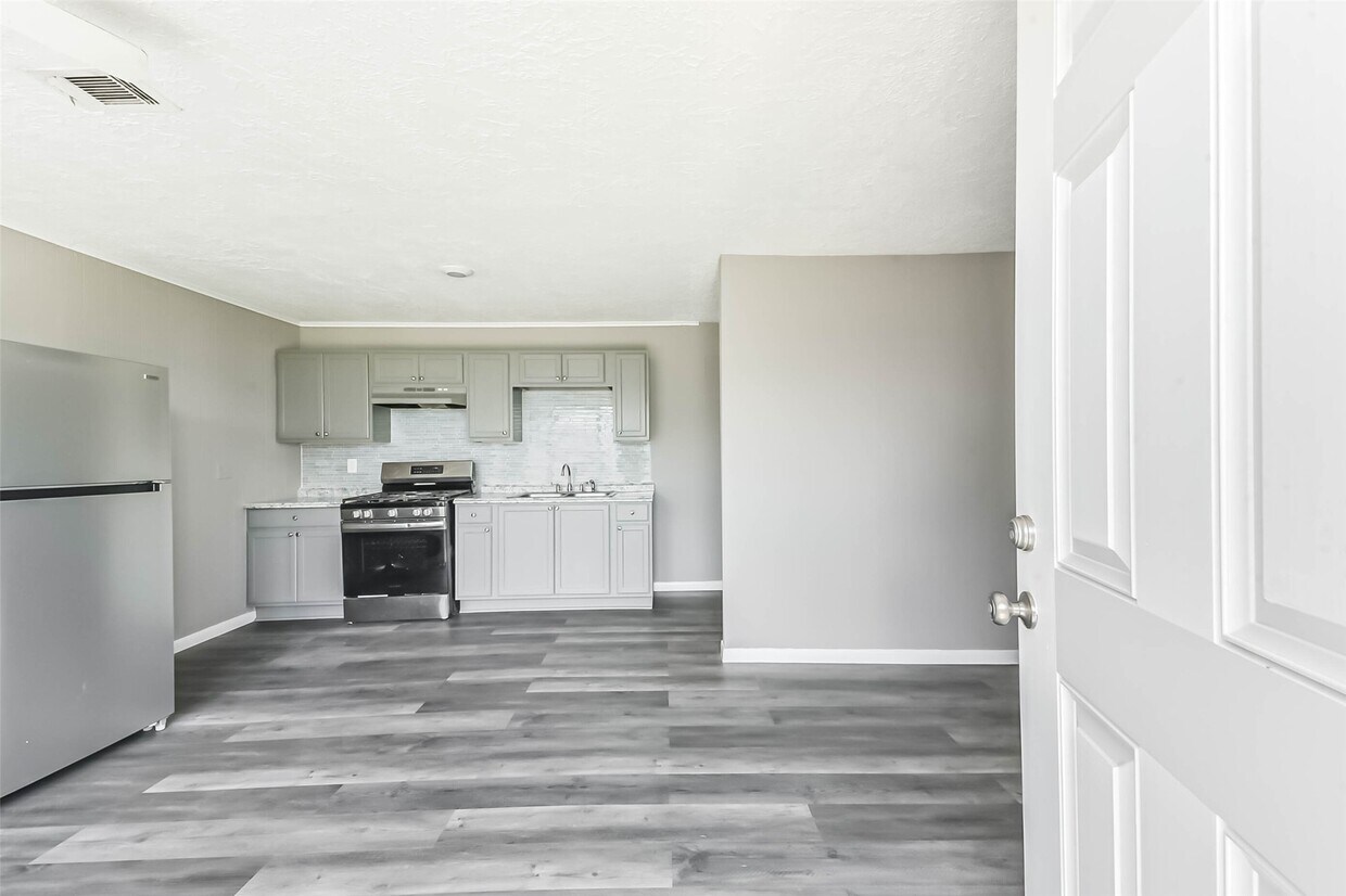 Foto principal - 14249 Brownsville St