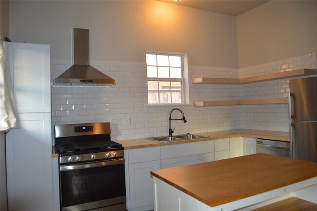 Foto del edificio - 714 E 11th St