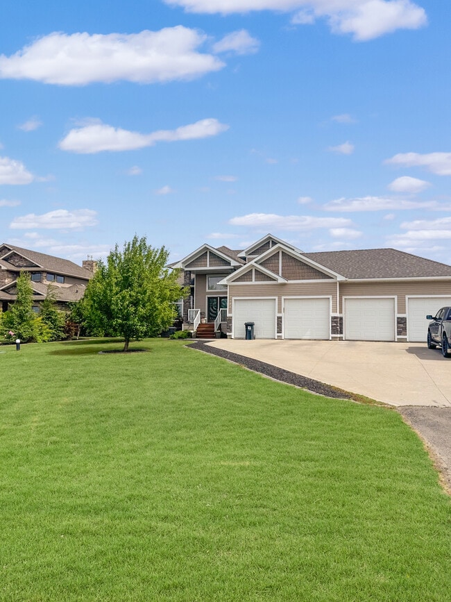 Building Photo - 7904 Carriage Ln Dr