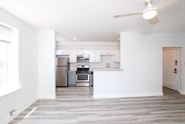 Foto del edificio - 5920 N Ridge Ave