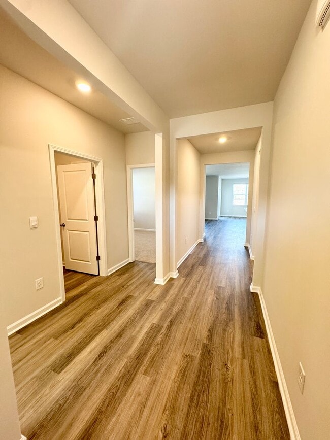 Foto del edificio - Brand New! Central Conway Location in Kingston Bay! Beautiful Pond View!