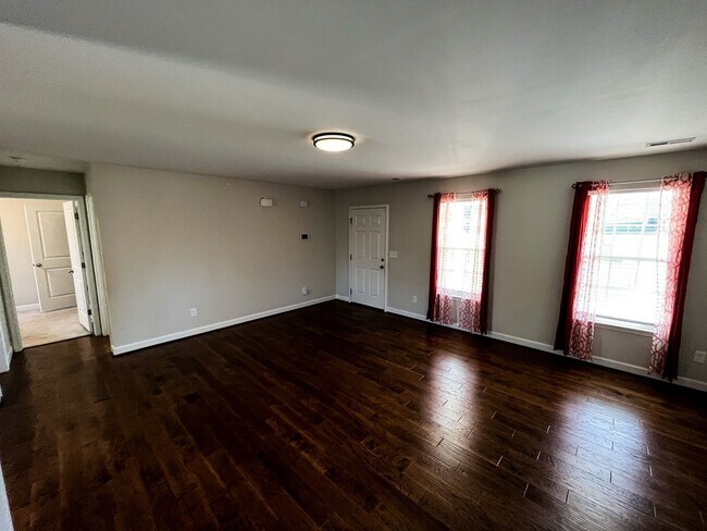 Foto del edificio - 3225 Ridgewood Pl Dr