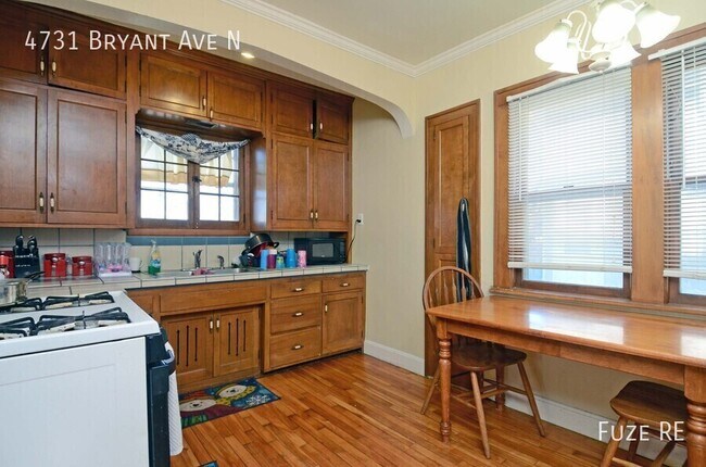 Foto del edificio - 4731 N Bryant Ave