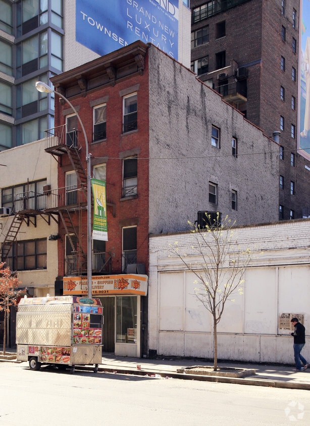 Building Photo - 356 W 37th St
