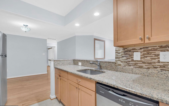 Building Photo - 7702 Lafayette Forest Dr